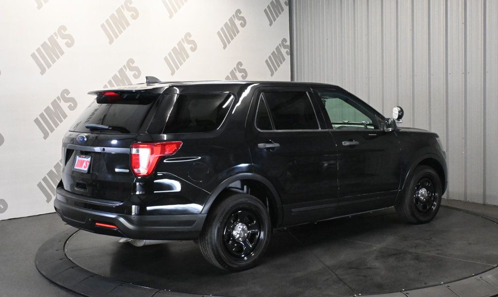 Ford Police Interceptor photo 5