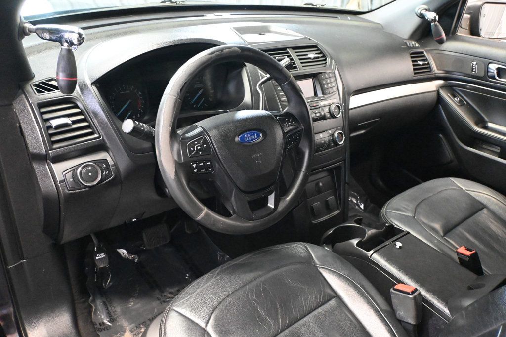 Ford Police Interceptor photo 9