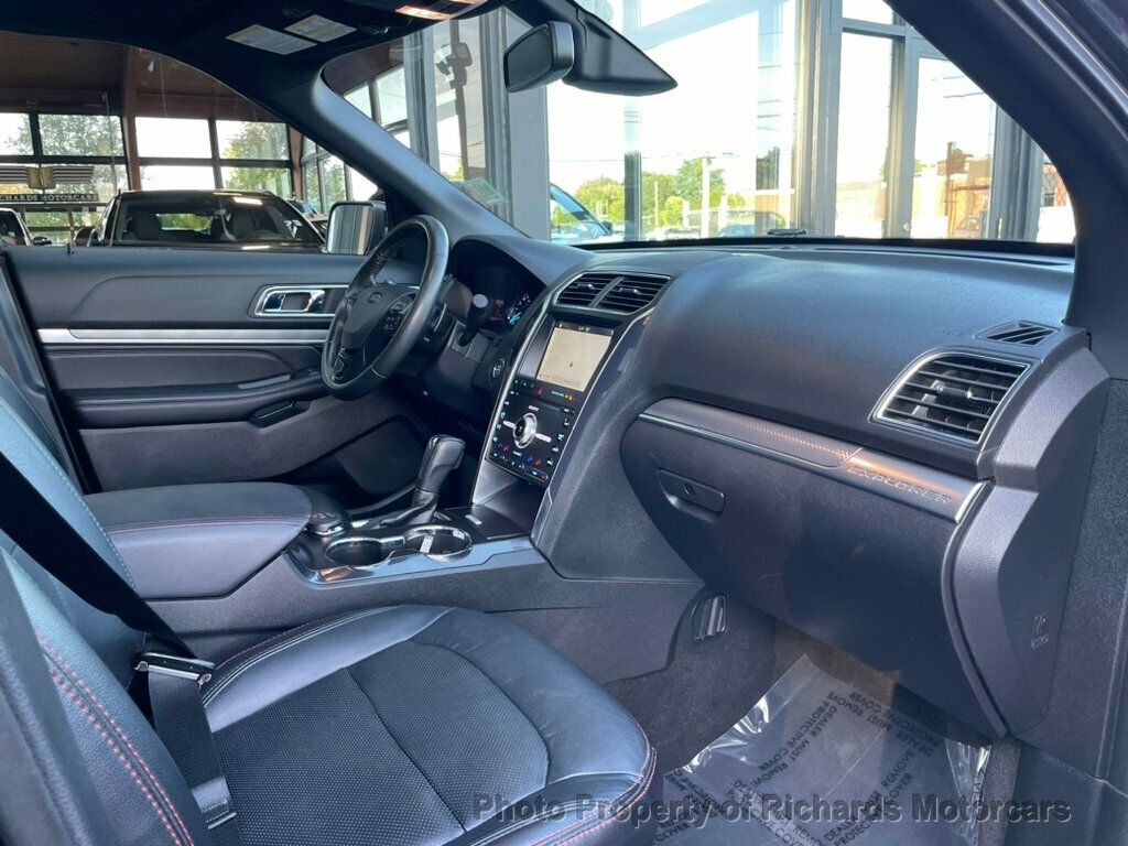 2019 Ford Explorer Sport 4WD - 22583998 - 24