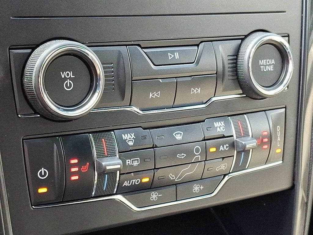 2019 Ford Explorer XLT photo 17