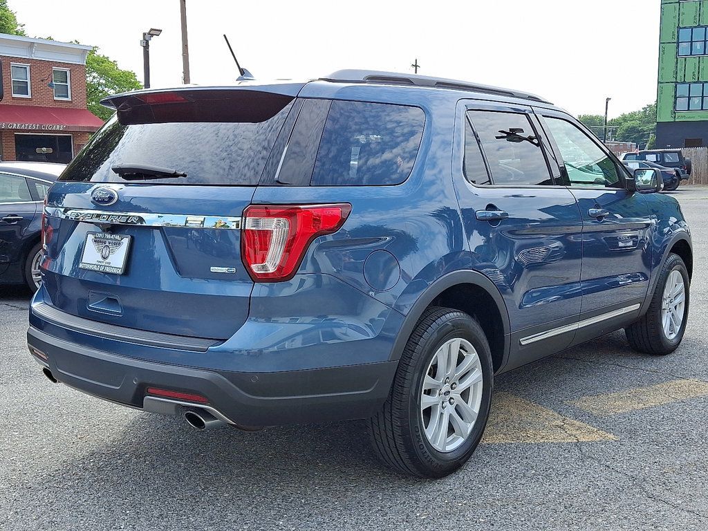 2019 Ford Explorer XLT photo 4