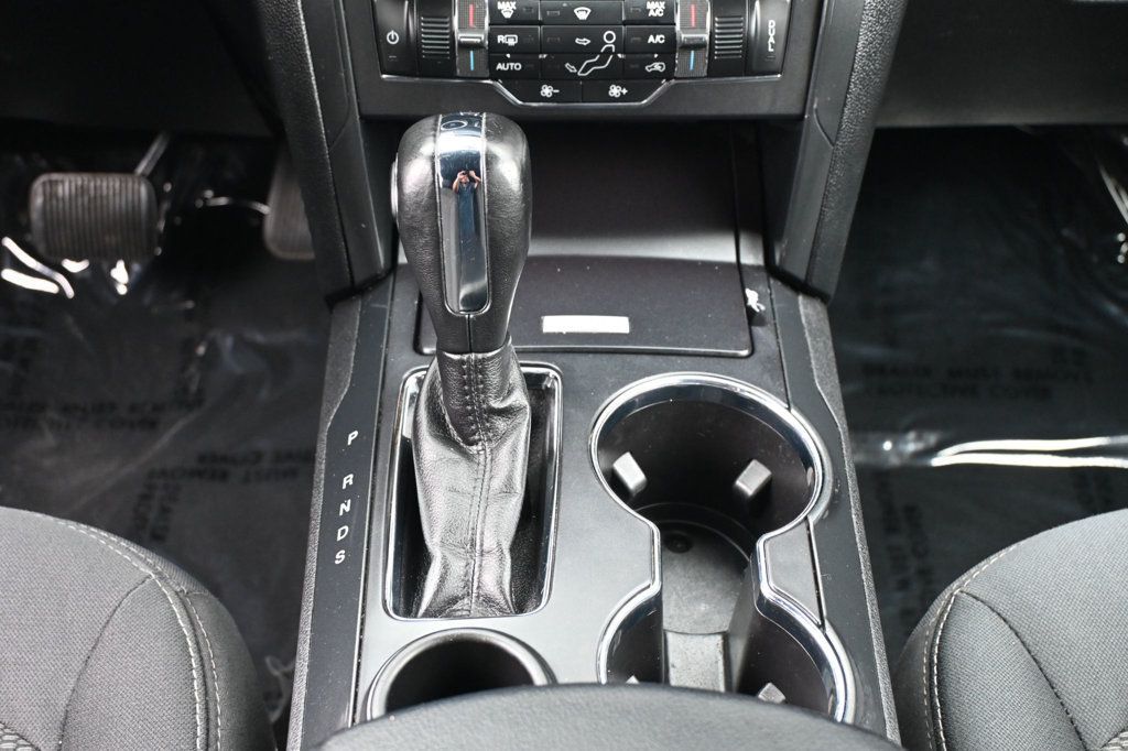 Ford Explorer photo 13