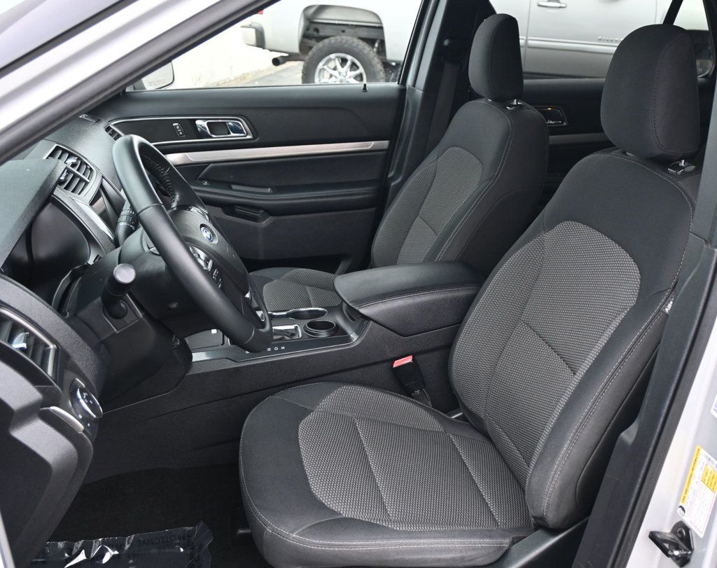 Ford Explorer photo 14
