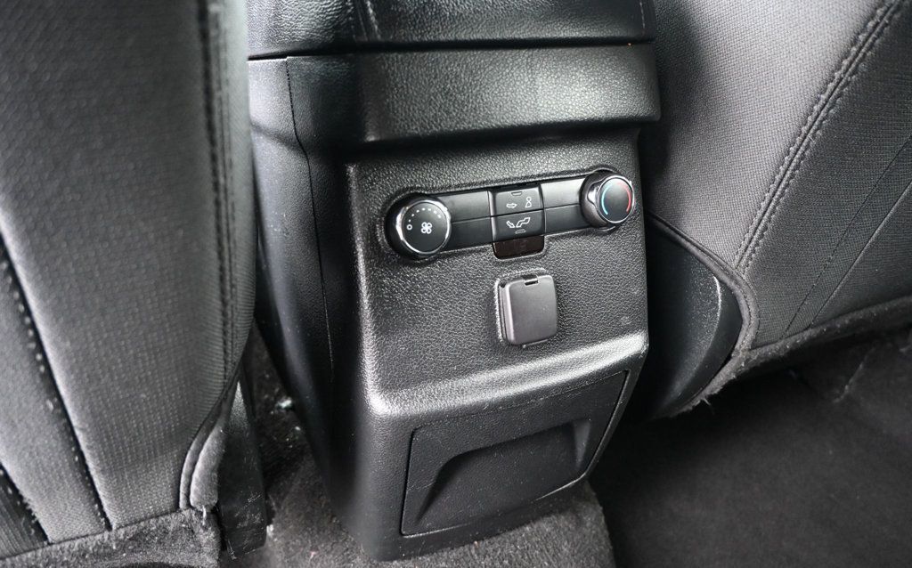 Ford Explorer photo 16