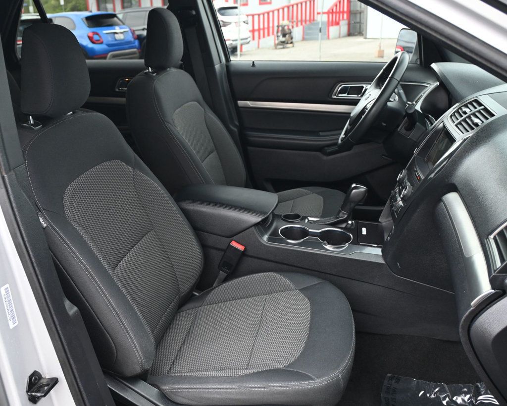 Ford Explorer photo 18