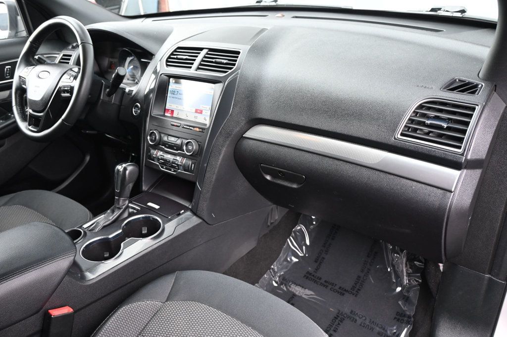 Ford Explorer photo 9