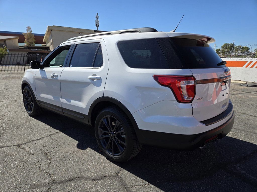 2019 Ford Explorer XLT photo 3