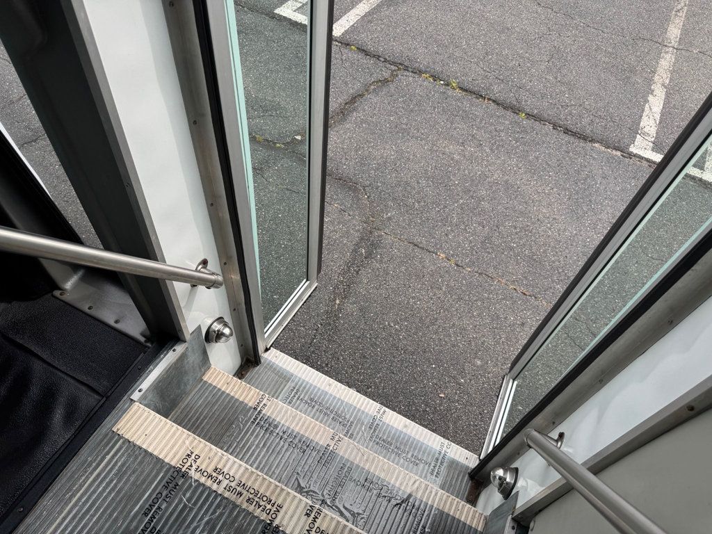 2019 Ford E-450 Cutaway Non-CDL Wheelchair Shuttle Bus For Adults Seniors Church & Handicapped Transportation - 22914031 - 22