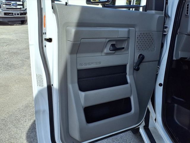 2019 Ford E-Series Cutaway 15 Passenger Shuttle Bus w/Wheelchair - 22942915 - 26