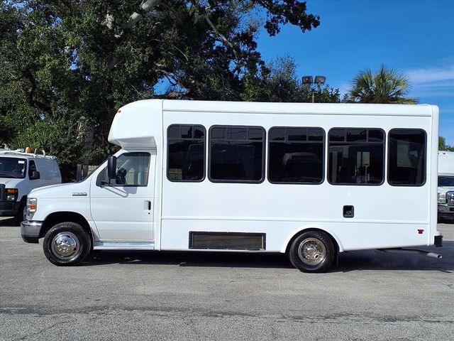 2019 Ford E-Series Cutaway 15 Passenger Shuttle Bus w/Wheelchair - 22942915 - 5