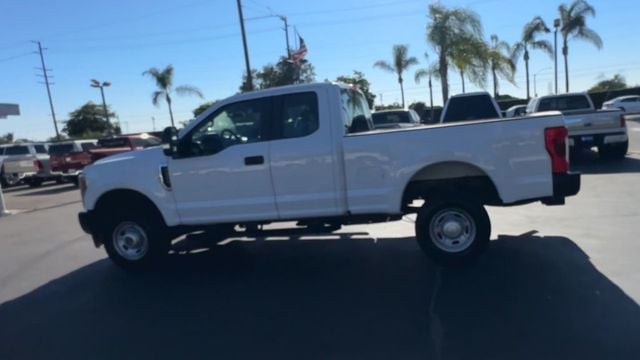 2019 Ford F250 Super Duty Super Cab XL 4X4 6.2L GAS CLEAN - 22552656 - 5