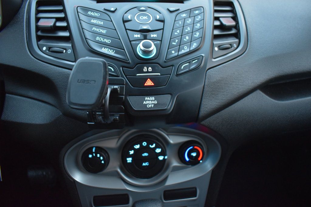 2019 Ford Fiesta SE Sedan - 22947182 - 32