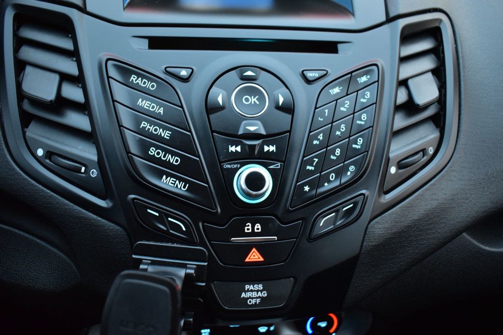 2019 Ford Fiesta SE Sedan - 22947182 - 33