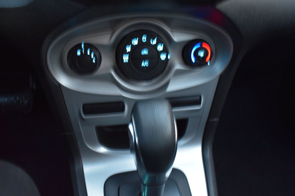 2019 Ford Fiesta SE Sedan - 22947182 - 37