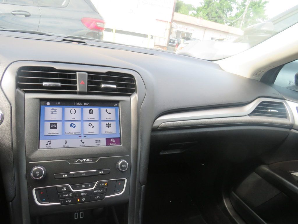 Ford Fusion photo 12
