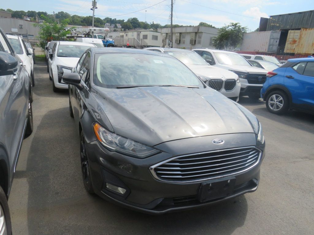Ford Fusion photo 2