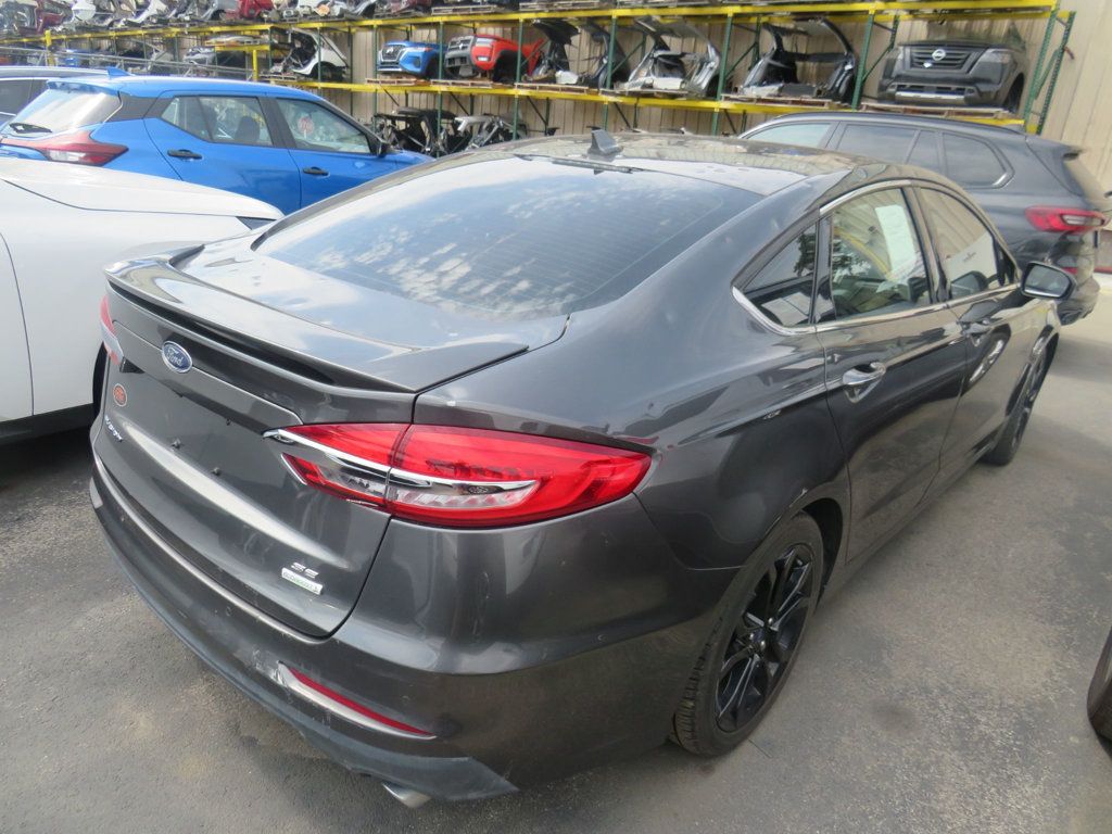Ford Fusion photo 3