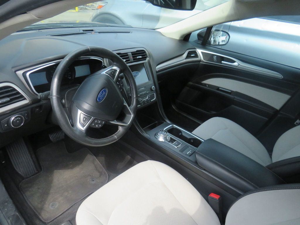 Ford Fusion photo 5