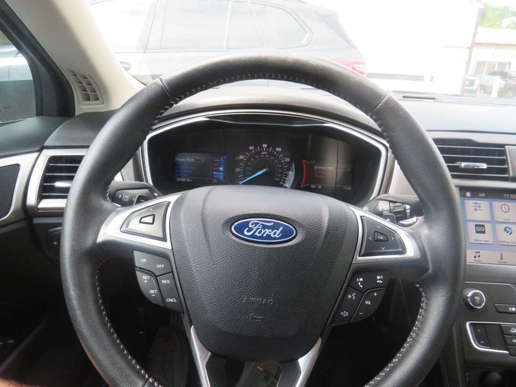 Ford Fusion photo 6
