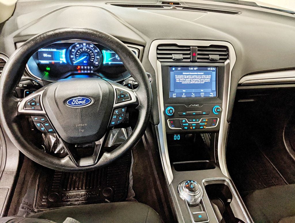 2019 Ford Fusion SE FWD - 22435219 - 18