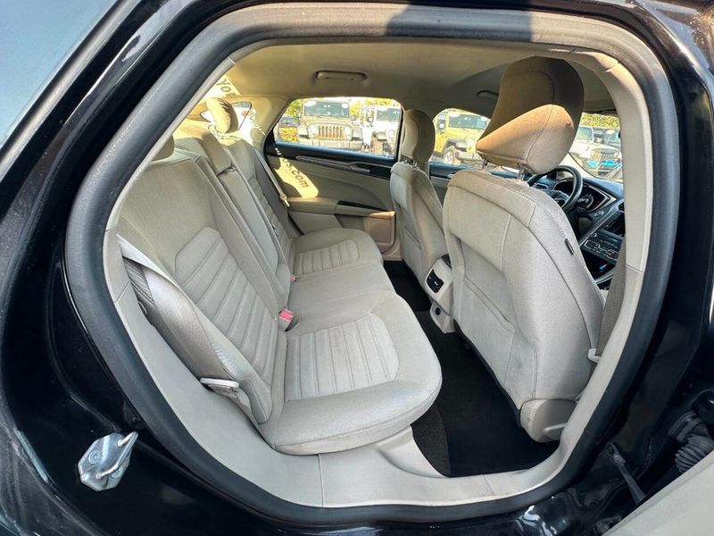 2019 Ford Fusion SE FWD - 22919550 - 18