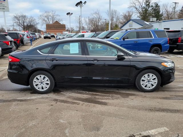 2019 Ford Fusion S Sedan 4D - 22985716 - 2