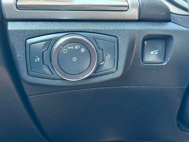 2019 Ford Fusion Hybrid SEL FWD - 22883874 - 32