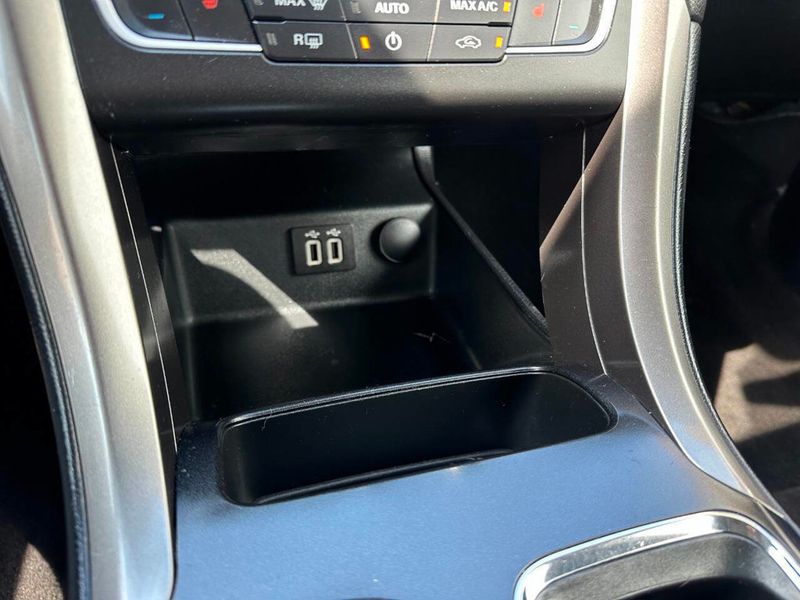 2019 Ford Fusion Hybrid SEL FWD - 22883874 - 40