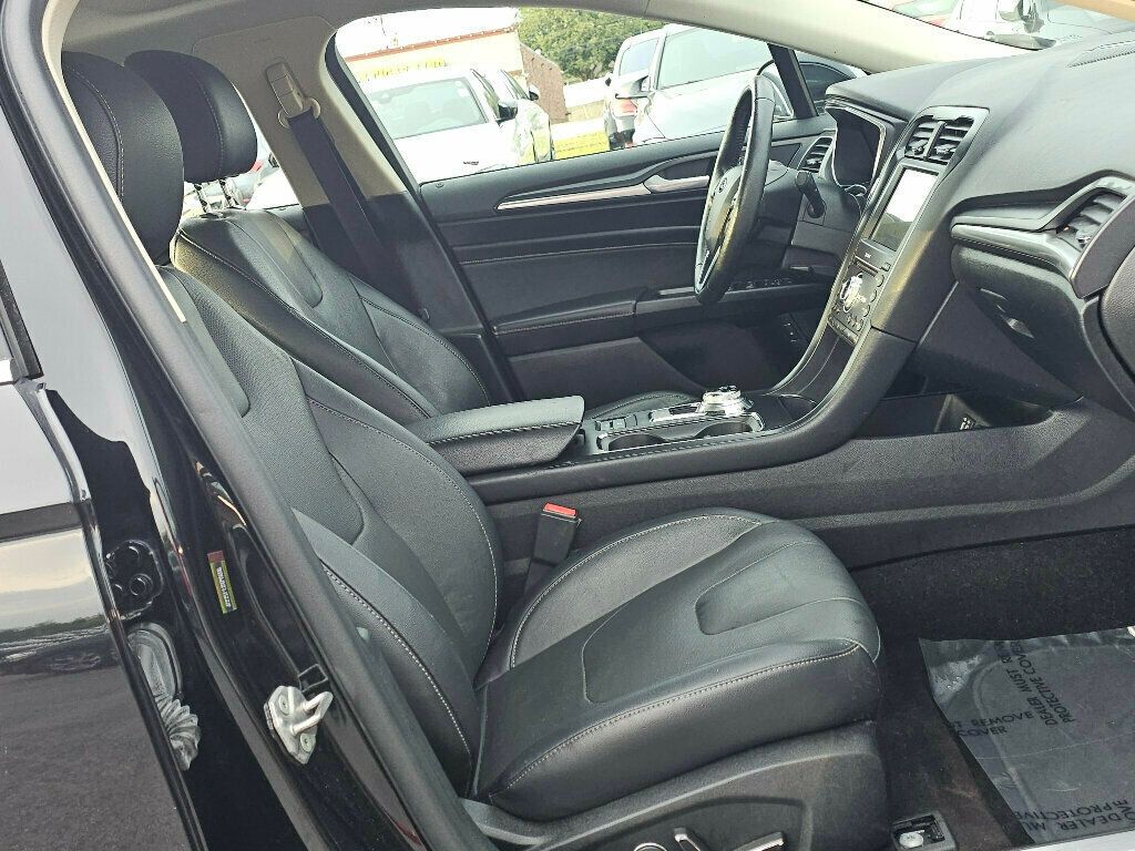 2019 Ford Fusion Hybrid Titanium photo 12