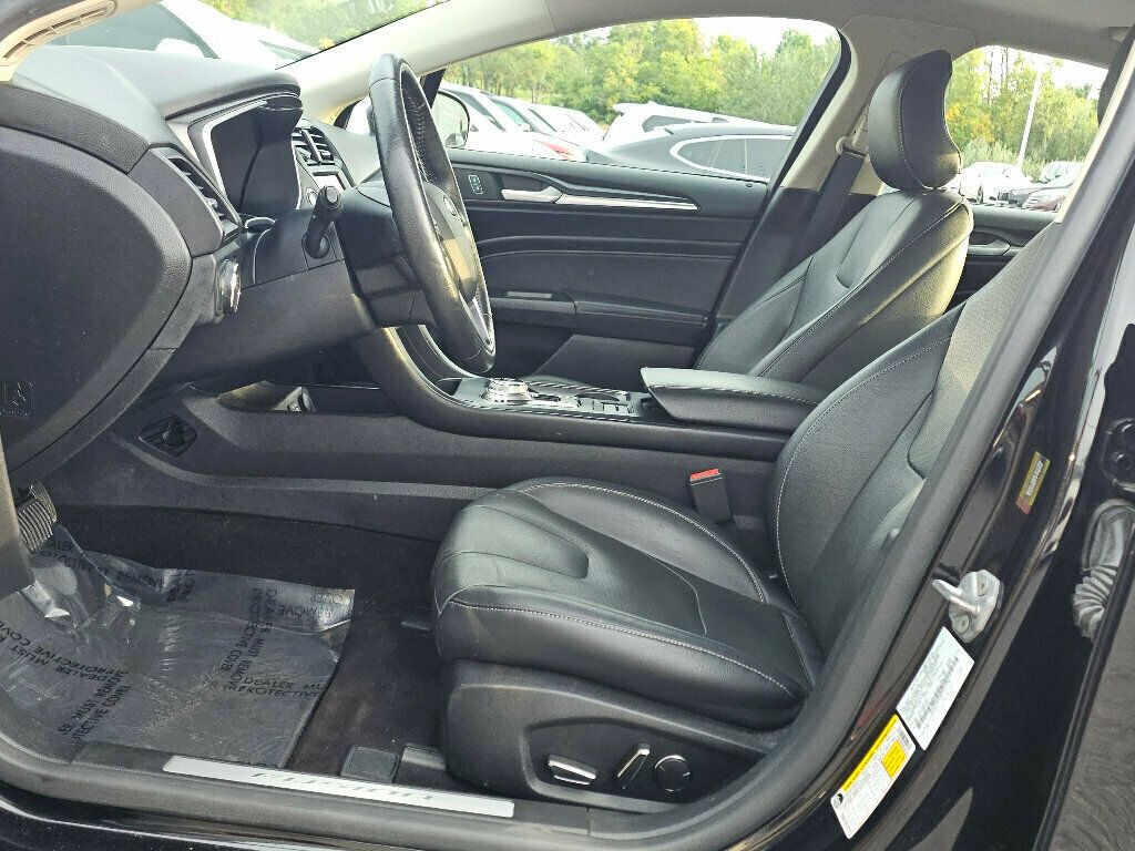 2019 Ford Fusion Hybrid Titanium photo 13
