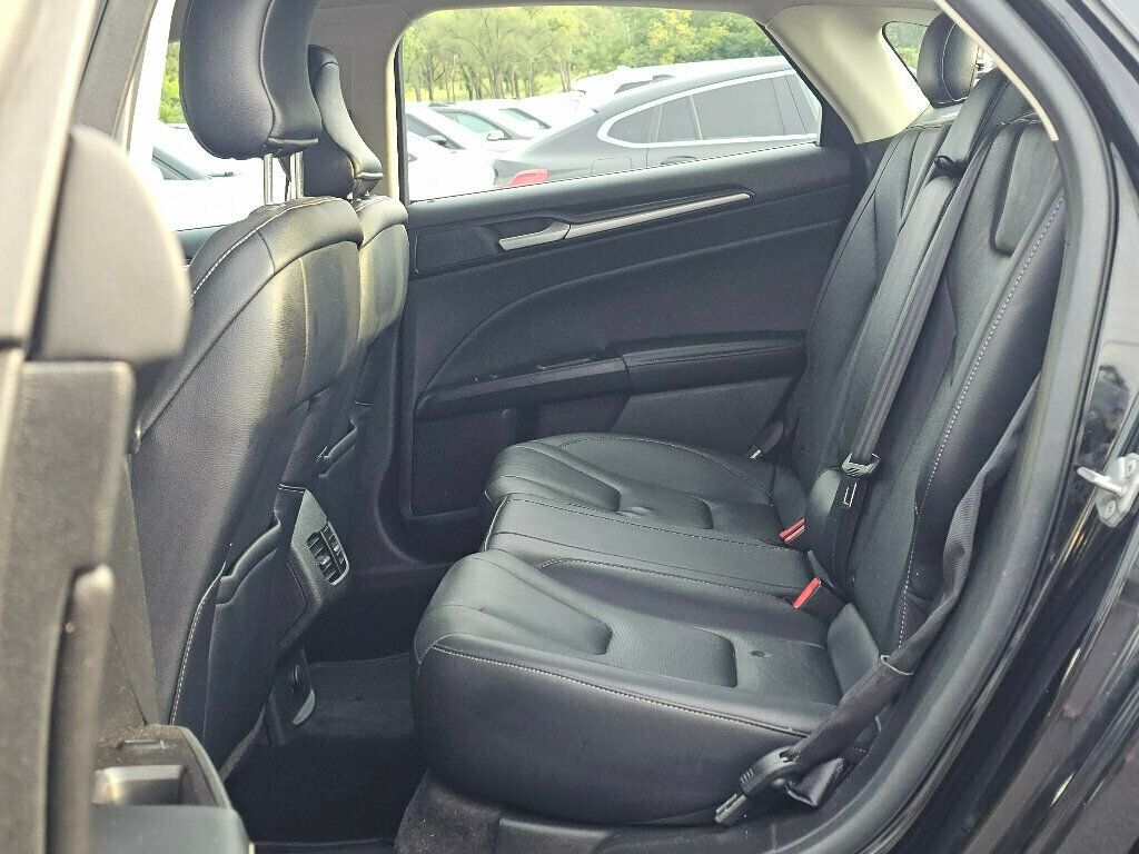 2019 Ford Fusion Hybrid Titanium photo 17
