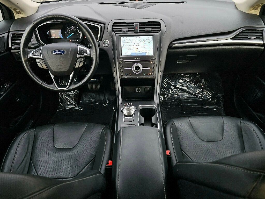 2019 Ford Fusion Hybrid Titanium photo 2