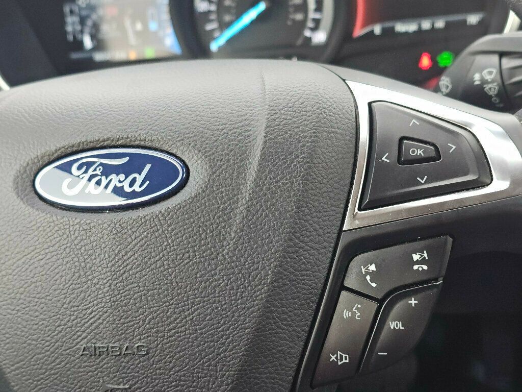 2019 Ford Fusion Hybrid Titanium photo 21