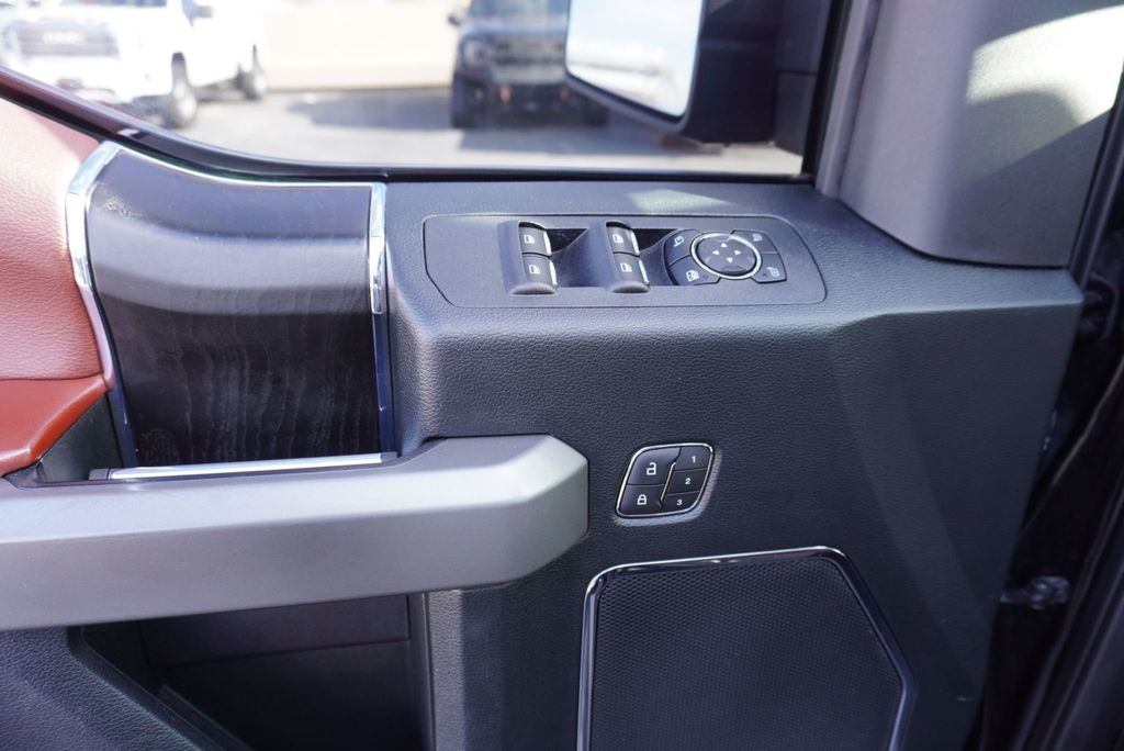 2019 Ford F-150 PLATINUM - 22951243 - 28