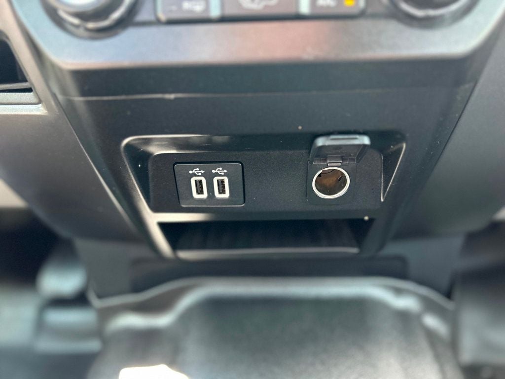 2019 Ford F-150 XLT 4WD SuperCrew 5.5' Box - 22884542 - 28