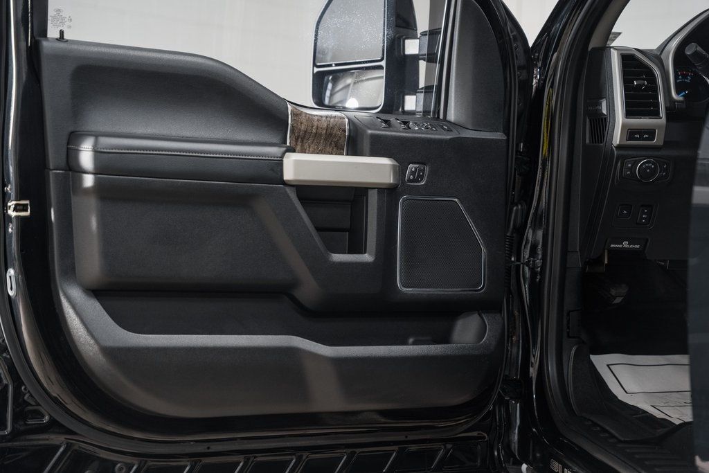 2019 Ford F-250SD Lariat - 22831515 - 52