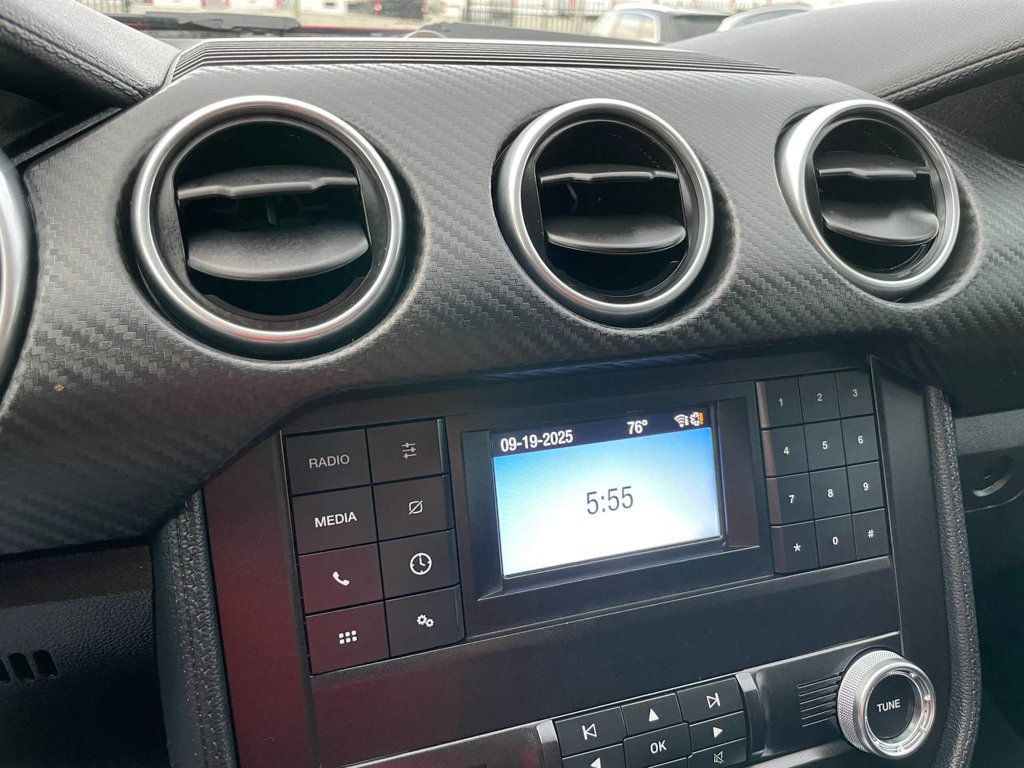 2019 Ford Mustang EcoBoost photo 18
