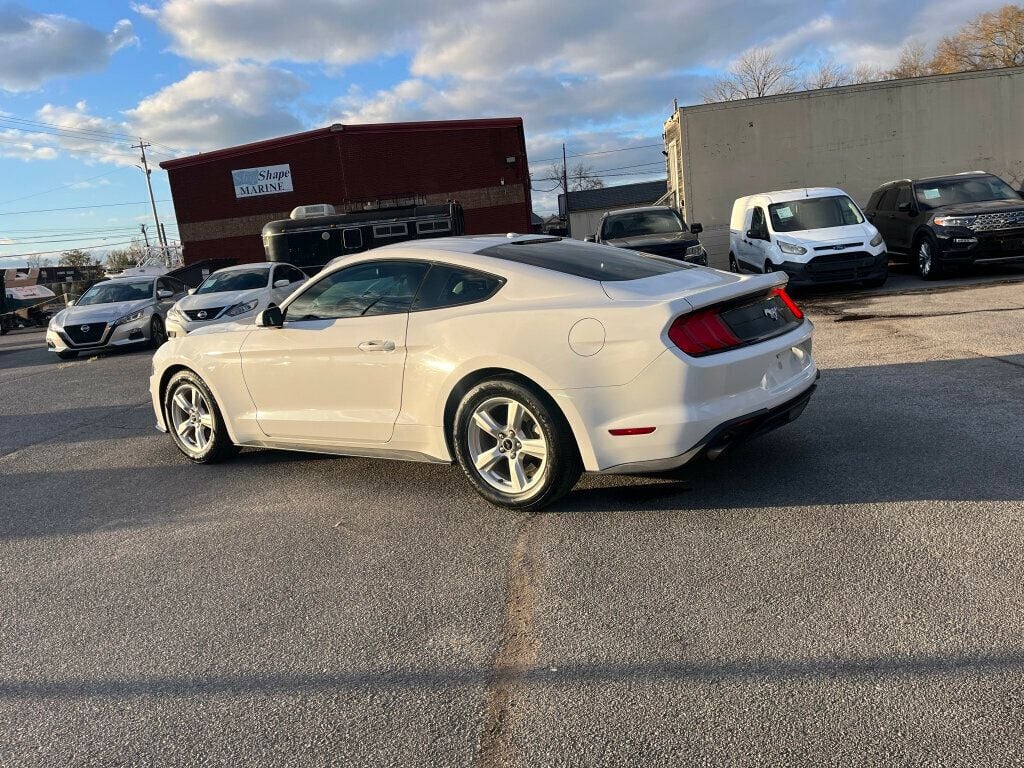 2019 Ford Mustang EcoBoost Fastback - 22681899 - 4