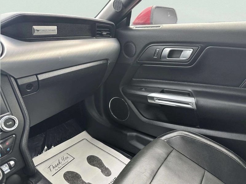 2019 Ford Mustang EcoBoost Fastback - 22984906 - 28