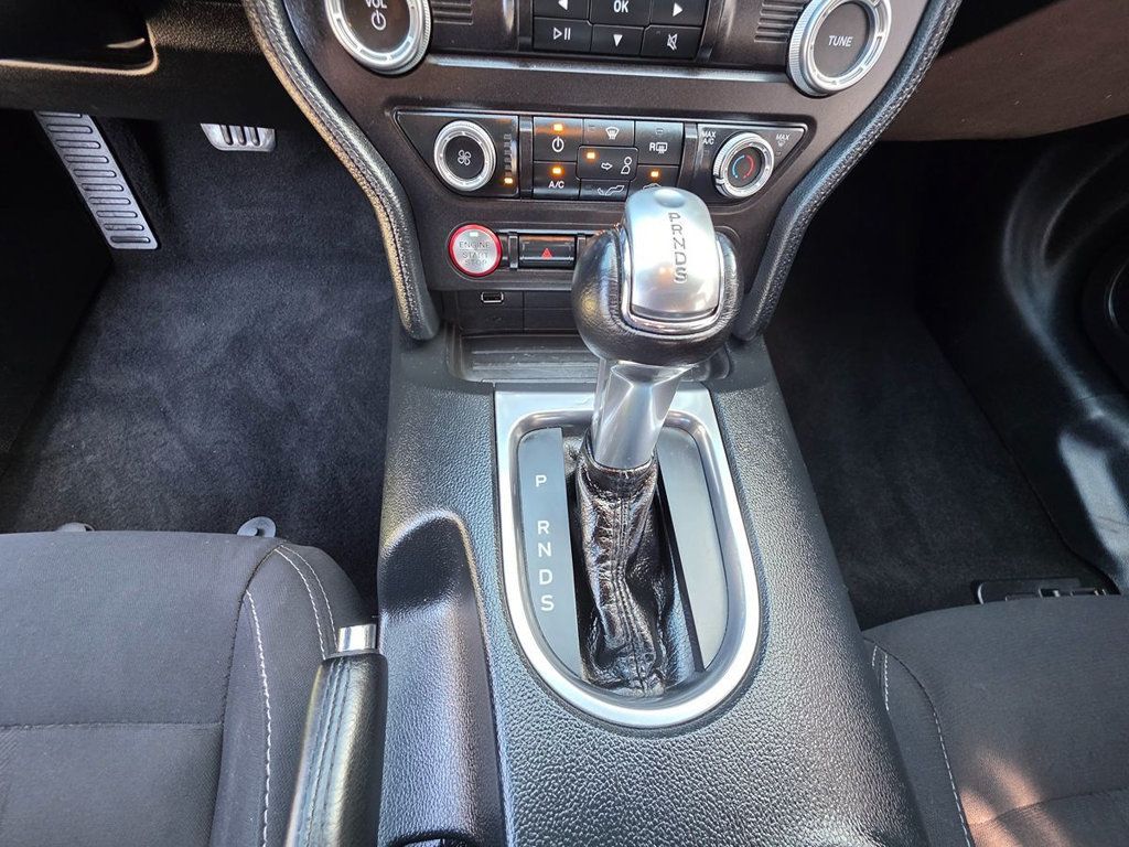 2019 Ford Mustang EcoBoost Fastback - 22940550 - 19