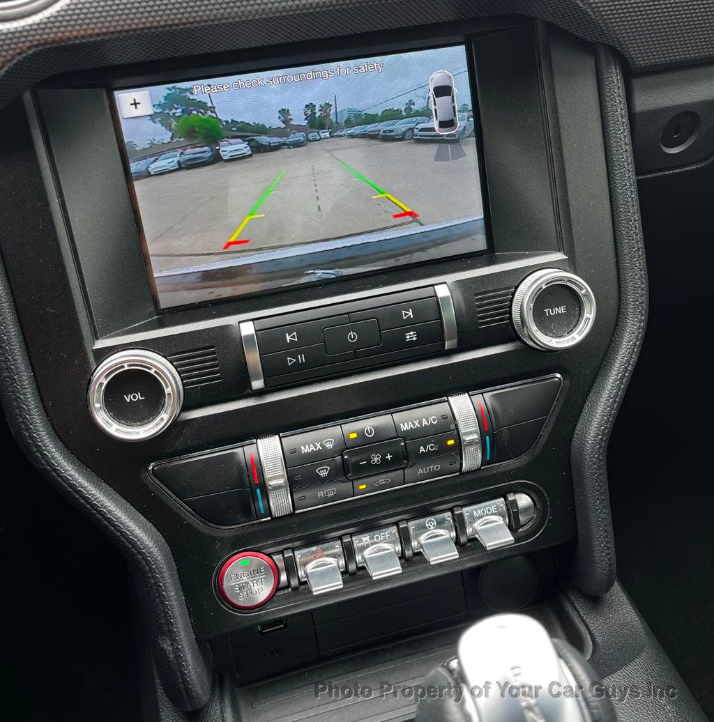 2019 Ford Mustang EcoBoost Fastback - 23040724 - 19