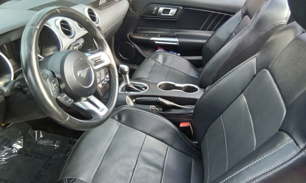 2019 Ford Mustang EcoBoost Premium Convertible photo 12
