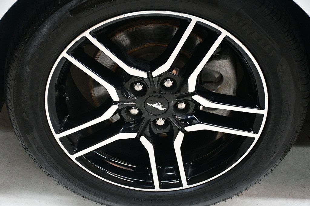 2019 Ford Mustang EcoBoost Premium Fastback - 22948569 - 19