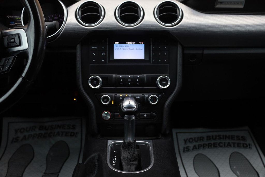 Ford Mustang photo 33