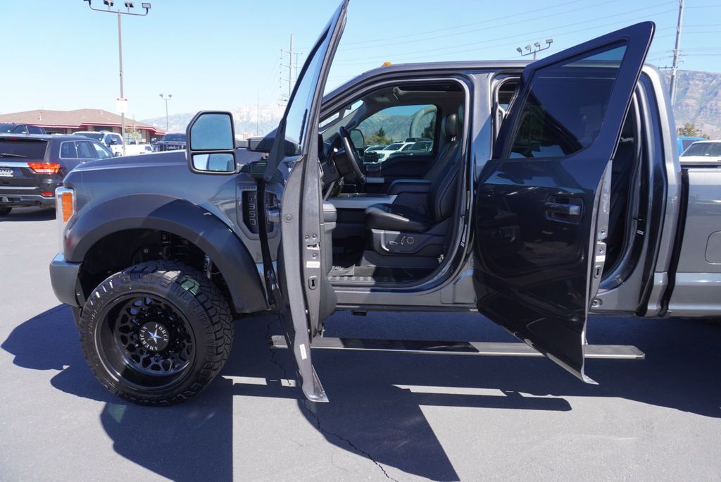 2019 Ford SUPER DUTY F-350 LARIAT - 23078287 - 24