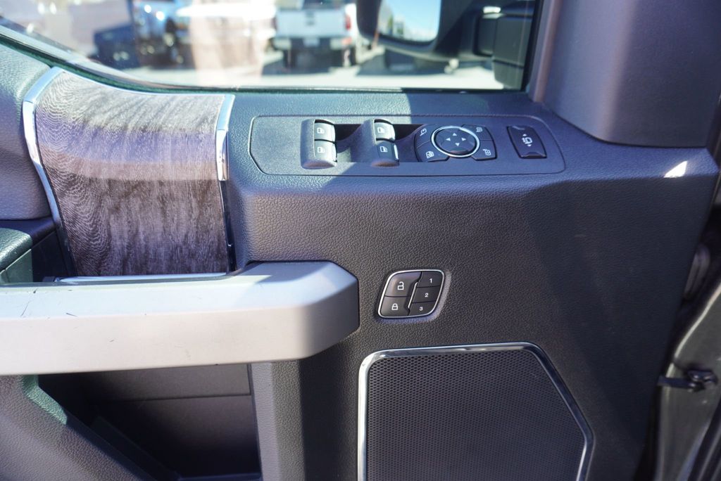 2019 Ford SUPER DUTY F-350 LARIAT - 23078287 - 29