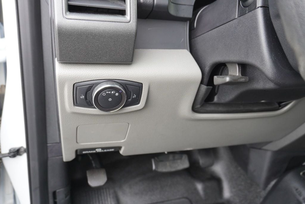 2019 Ford SUPER DUTY F-350 XL - 22975556 - 26