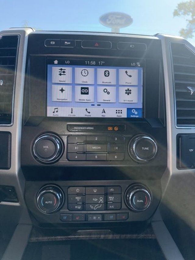 2019 Ford Super Duty F-350 DRW LARIAT 2WD Crew Cab 8' Box - 22998156 - 9