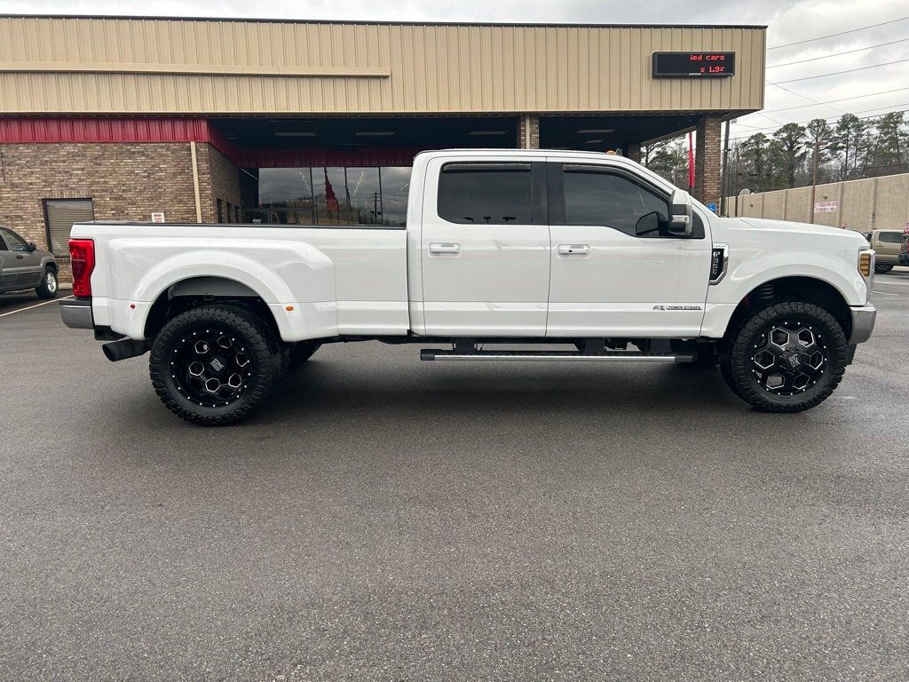 2019 Ford Super Duty F-350 DRW LARIAT 4WD Crew Cab 8' Box - 22366603 - 1