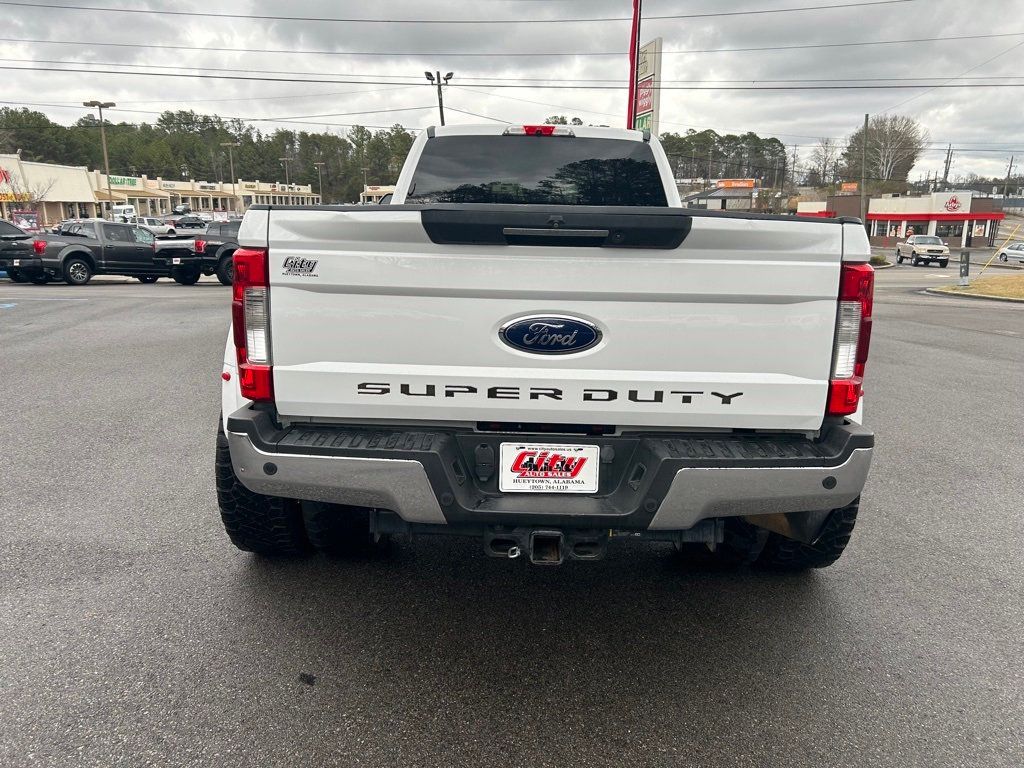 2019 Ford Super Duty F-350 DRW LARIAT 4WD Crew Cab 8' Box - 22366603 - 3